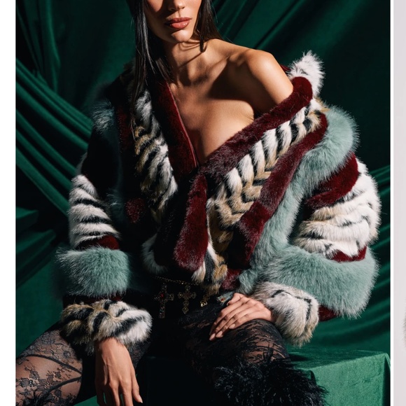 HAVE IT ALL PANELED FUR COAT - L - Picture 2 of 3